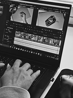 Rinamariah Art editoimassa markkinointivideota