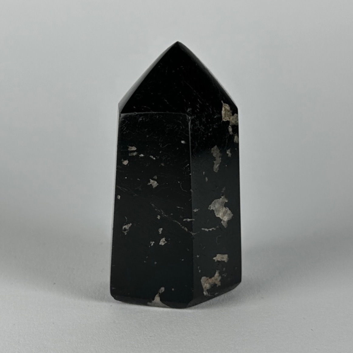 Schwarzer Turmalin Obelisk 170g