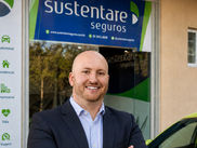 10 anos de histórias e confiança: Gregory Johann celebra a trajetória da Sustentare e campanha que sorteia um carro elétrico