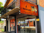 Restaurante L'Abaredas prepara buffet especial de sábado com feijoada completa e mais de 30 opções