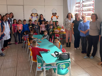 Grupo de reeducação alimentar encerra as atividades com doação