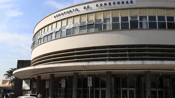 Piloto é preso dentro de avião no Aeroporto de Congonhas suspeito de manter rede de abuso sexual infantil