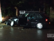 Homem colide carro em poste e morre eletrocutado em Passo Fundo
