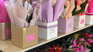 Dia das Mães se celebra com flores — e a Dona Amélia Flores tem o arranjo perfeito para a sua mãe!
