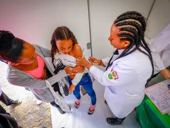 Próximo sábado (21) será o Dia D para atualizar carteiras de vacinação de crianças e adolescentes