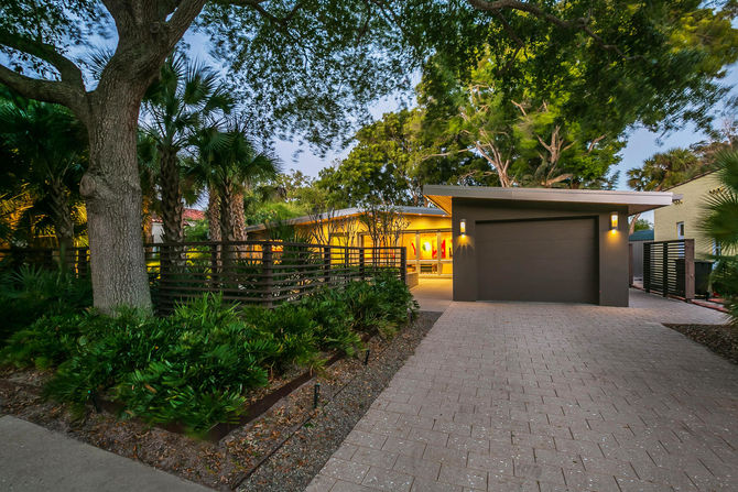 Serene Mid-century Modern in Walkable Neighborhood