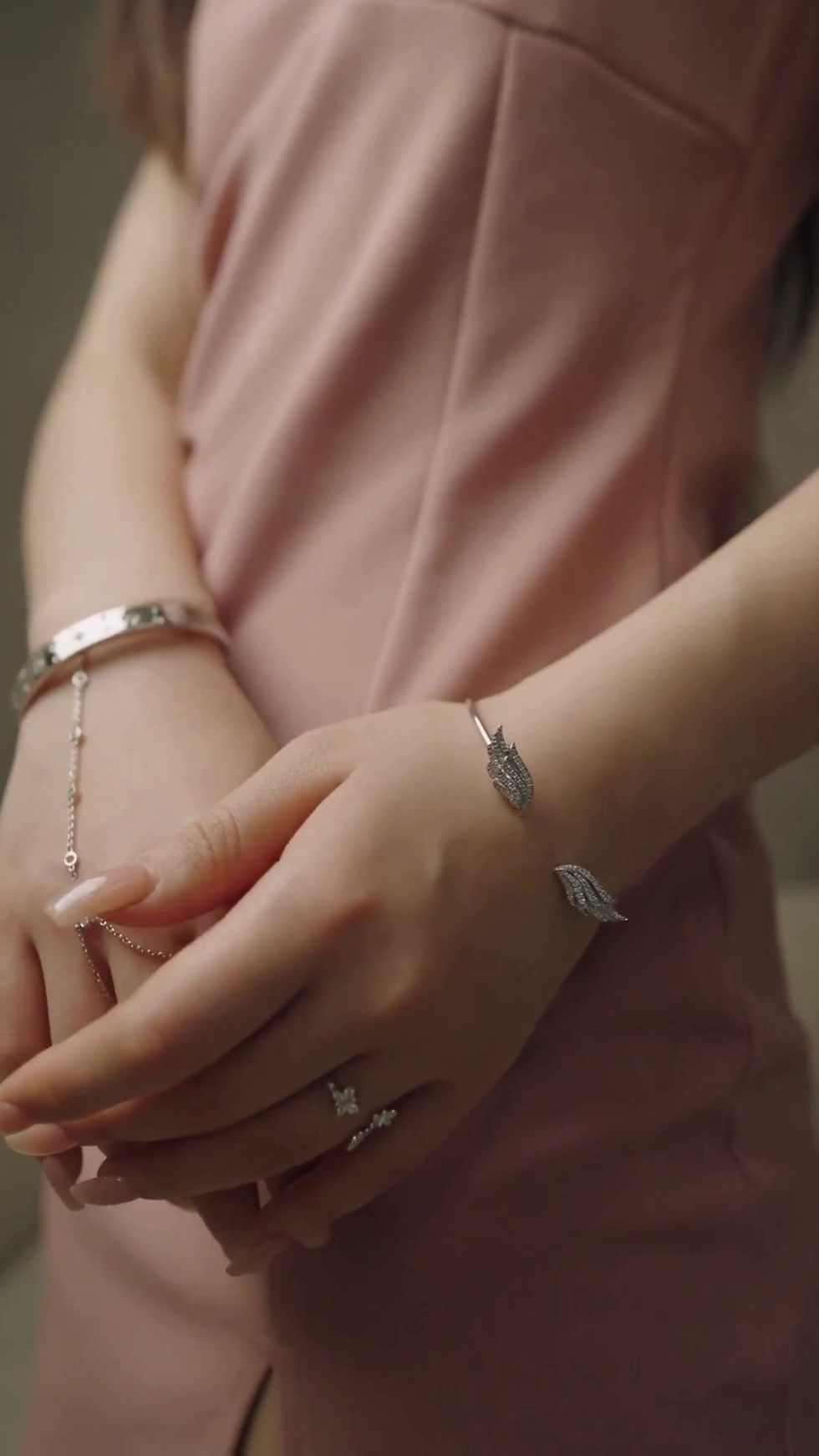 Miniatura: BLOOMTINE | Illuminess™ Premium Gold Vermeil Sparkle Hand Chain/ Finger Chain / Slave Chain