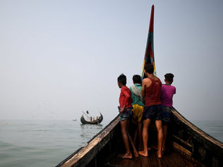 Rohingya: end of monsoon prompts fresh wave of boats fleeing Myanmar