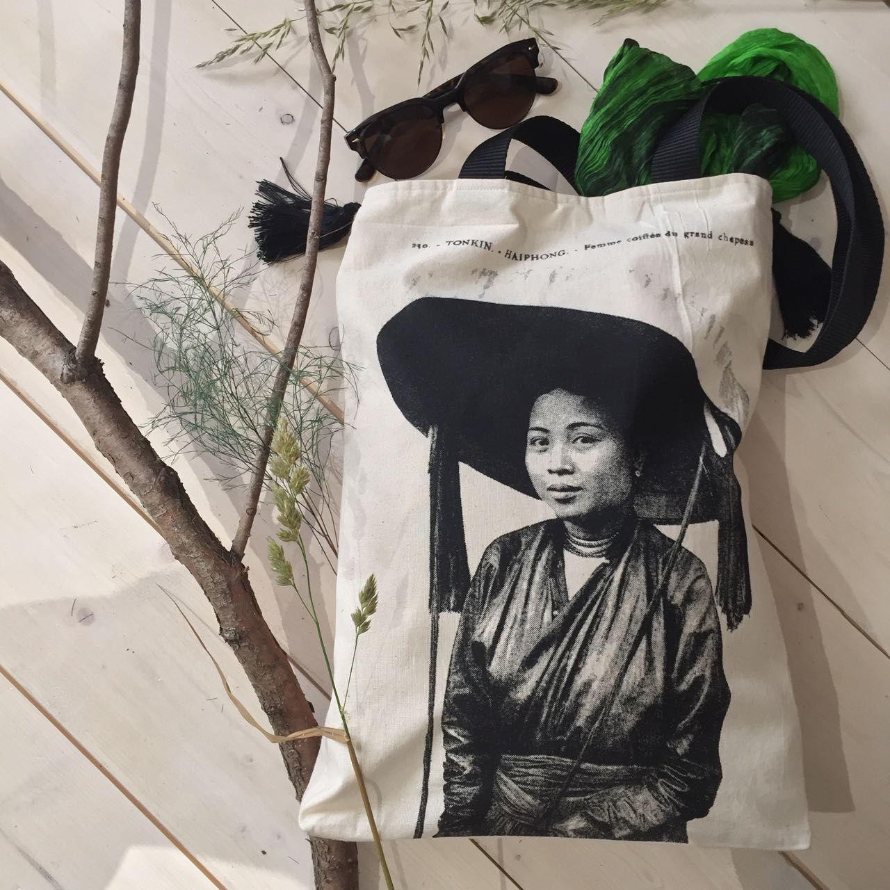 Shoulder bag - Femme au chapeau - Écru - Very Ngon - 39 cm x 29 cm