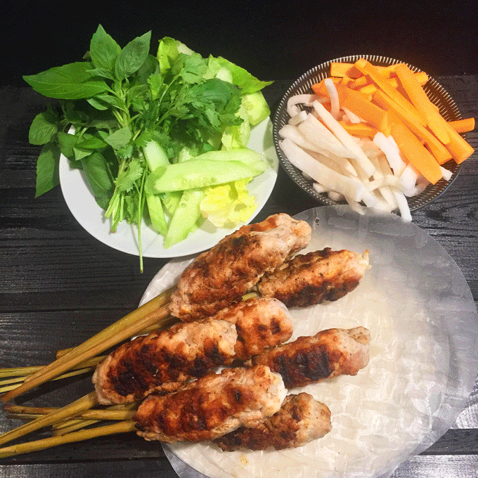 Brochettes de porc à la citronnelle - Nem lụi - Thịt heo xiên nướng - Thit heo xien nuong