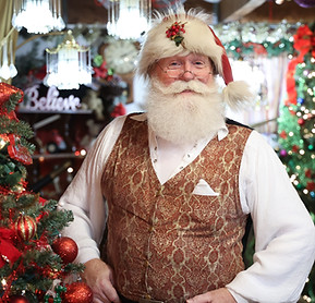 Christmasville In Emeryville - Santa Scot-25.jpg