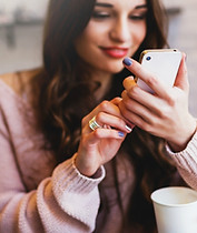 girl-texting-042727.jpg