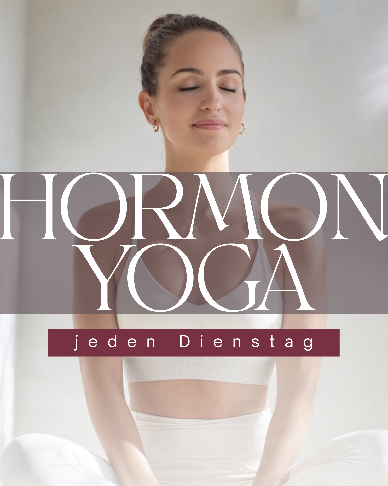 Hormonyoga in Oldenburg stärkt dein hormonelles Gleichgewicht und beruhigt dein Nervensystem. Bei Jasmin Tara Yoga erlebst du eine Praxis, die Energie, Balance und innere Ruhe fördert. Durch gezielte Übungen und Atemtechniken werden hormonproduzierende Drüsen aktiviert, Stress reduziert und dein Wohlbefinden gesteigert. Ideal bei PMS, Kinderwunsch oder in den Wechseljahren – für mehr Vitalität und Körperbewusstsein.