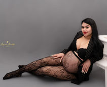 Pregnant woman photographed during a maternity session in Thatcham