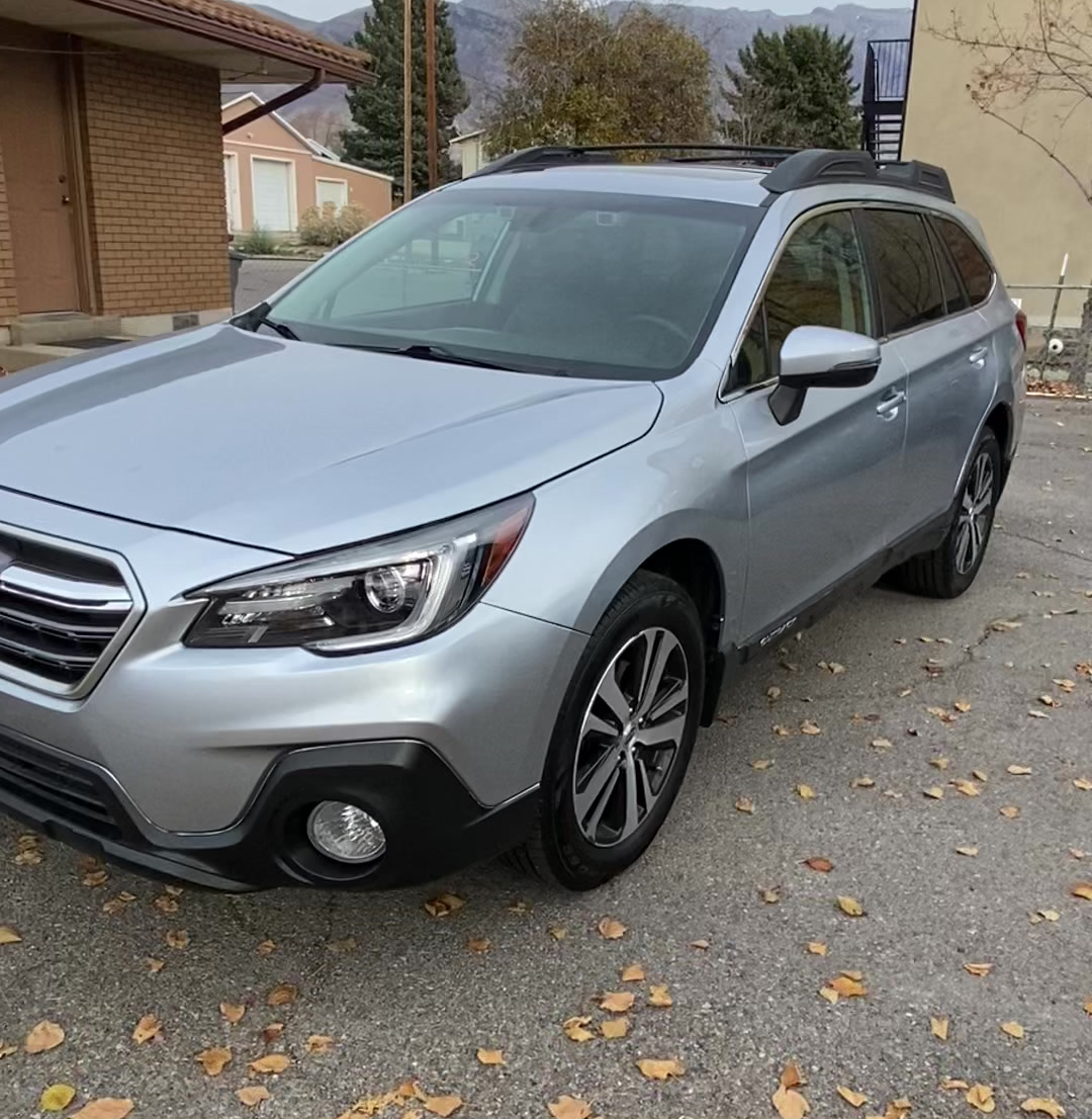 2019 Subaru Outback Limited's photo