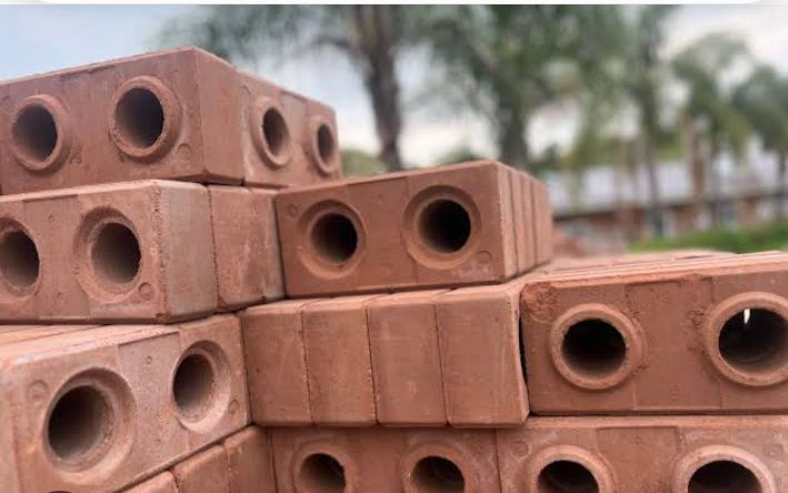 Miniatura: Maquina de tijolo ecológico