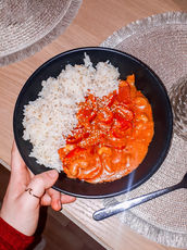 Basmati Reis mit veganer Paprika-Cashew-Soße & Sesam