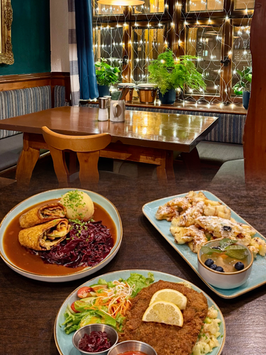 veganes Restaurant in Augsburg mit traditionellen Soulfood-Gerichten wie Wienerschnitzel, Rouladen und Kaiserschmarrn