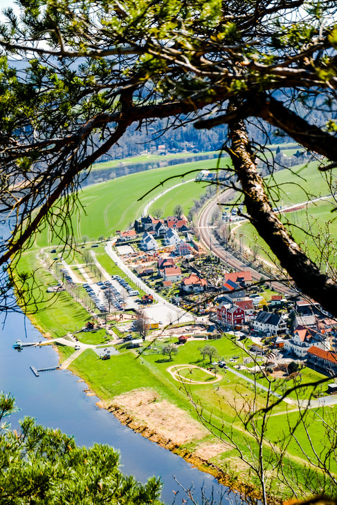 Reise durch Deutschland Sachsen Sächsische Schweiz Bastei Felsformationen beliebtes Reiseziel