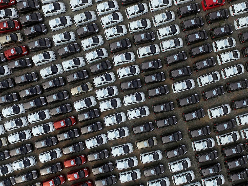 Pátio de carros elétricos em cidade chinesa