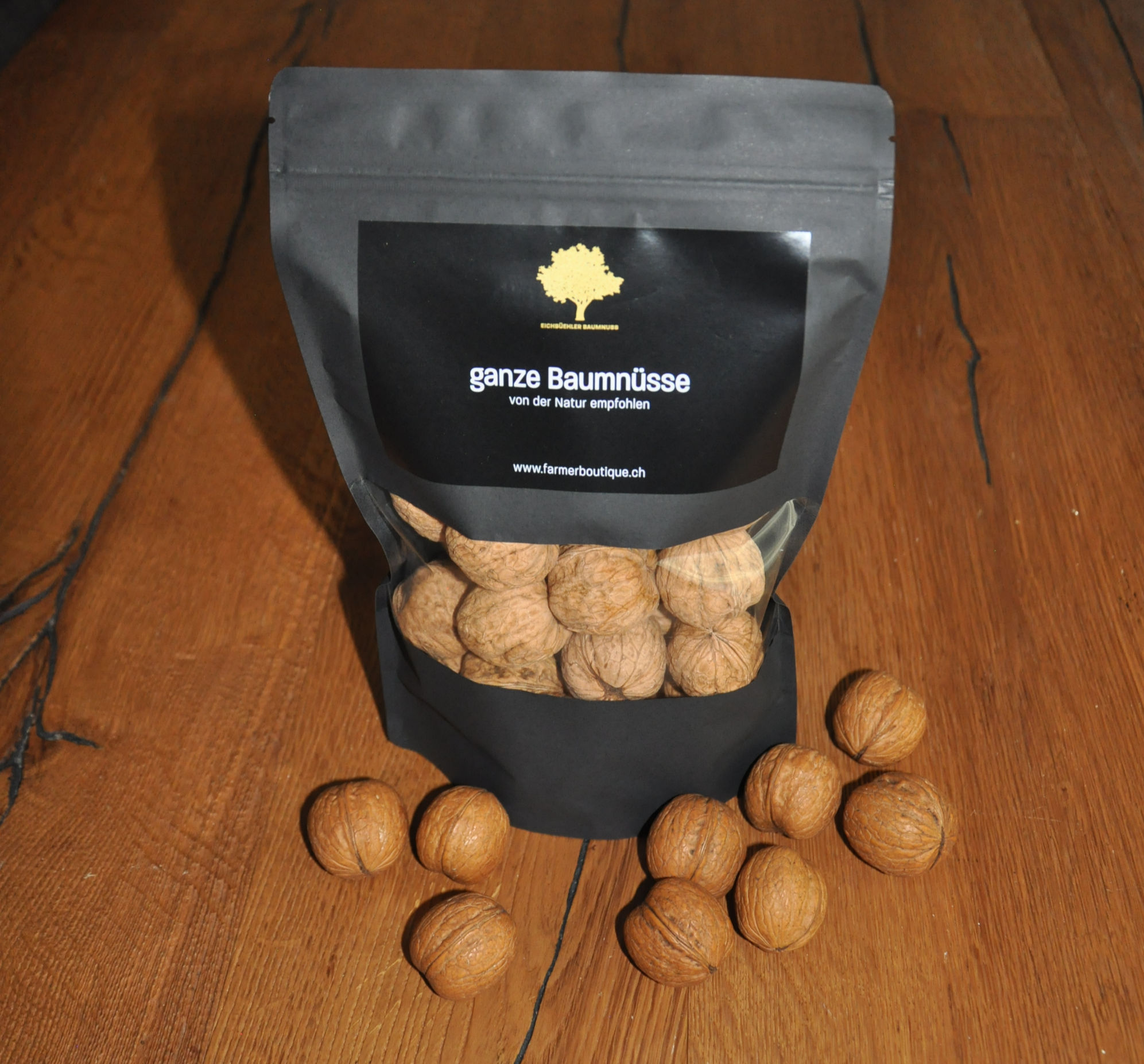 ganze Baumnüsse LARA