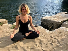 Angelina Yoga Tribu Les Vans Cours de Yo