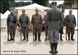 BIVOUAC DE POILUS AUX TUILERIES