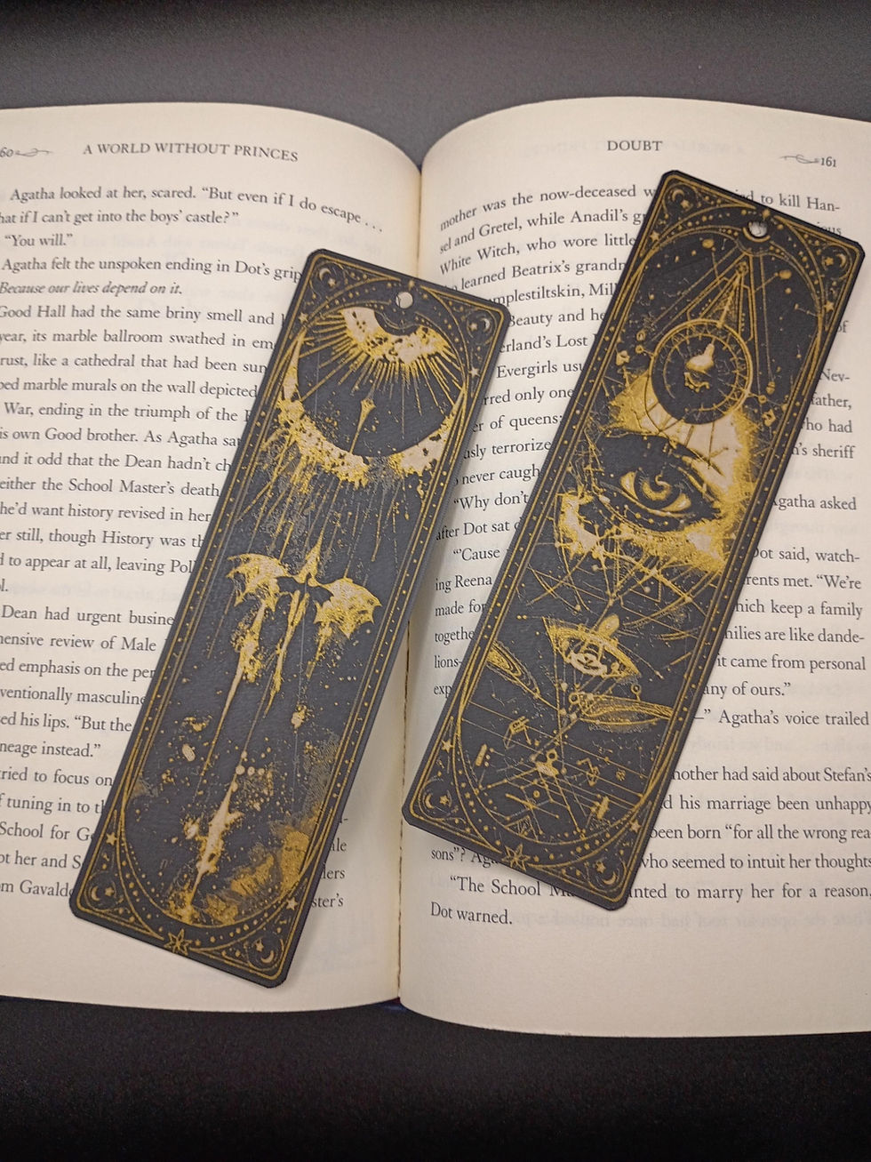 Miniaturbild: Celestial Fantasy Lesezeichen Set – Schwarz Gold | Dark Academia Bookmark