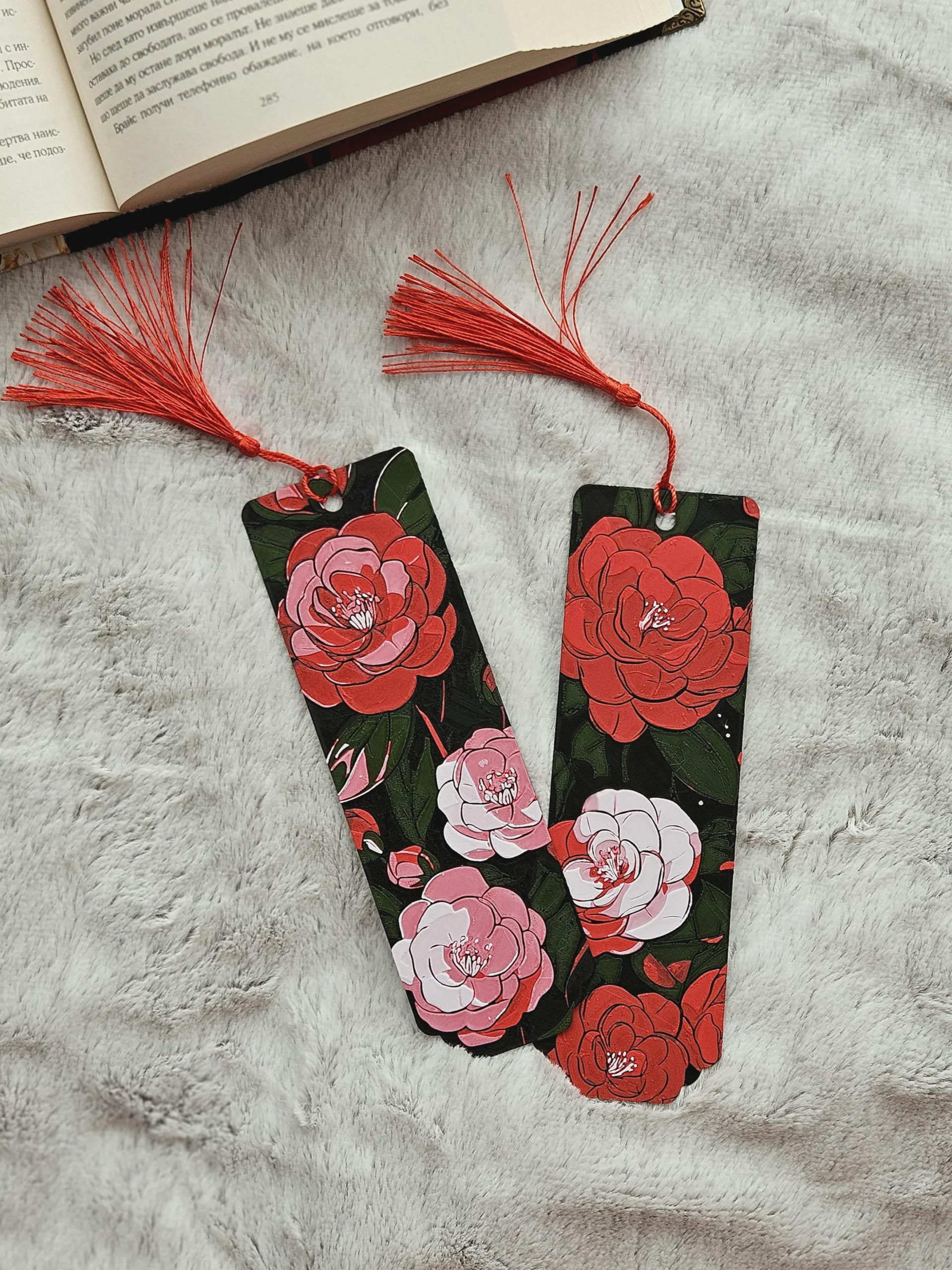 Lesezeichen Set Kamelienrot – 160x40 mm – 3D gedruckt im Hueforge-Stil