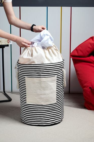 Miniatura: Bolsa para ropa con jareta y bolsillo frontal serigrafiado