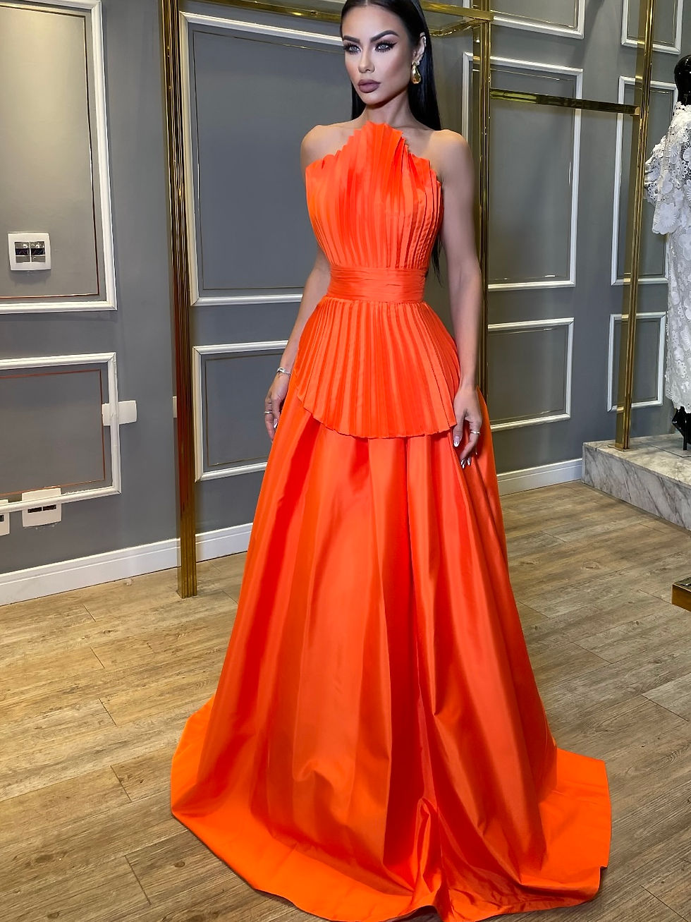 Miniatura: Vestido colo a mostra corpo plissado laranja Fatima Scofield