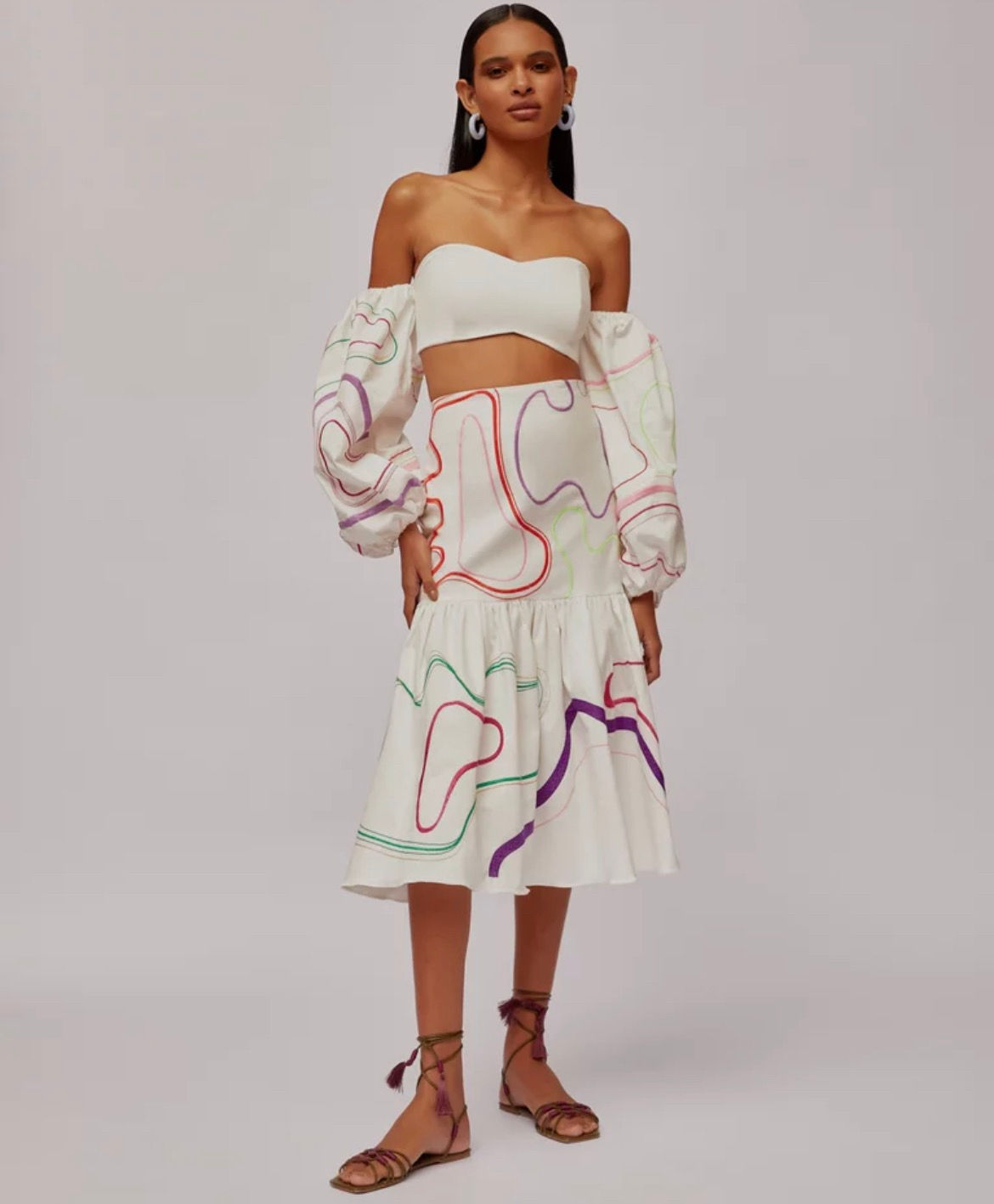 Conjunto de saia e cropped com mangas longas bordado Laura - Nammos