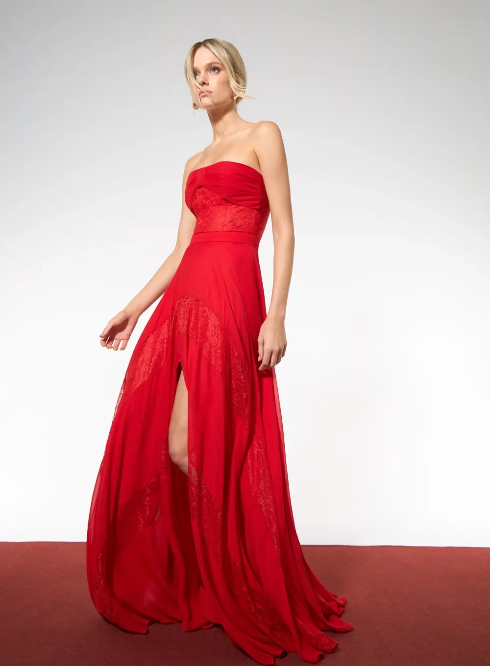 Vestido longo entremeios de renda vermelho Skazi
