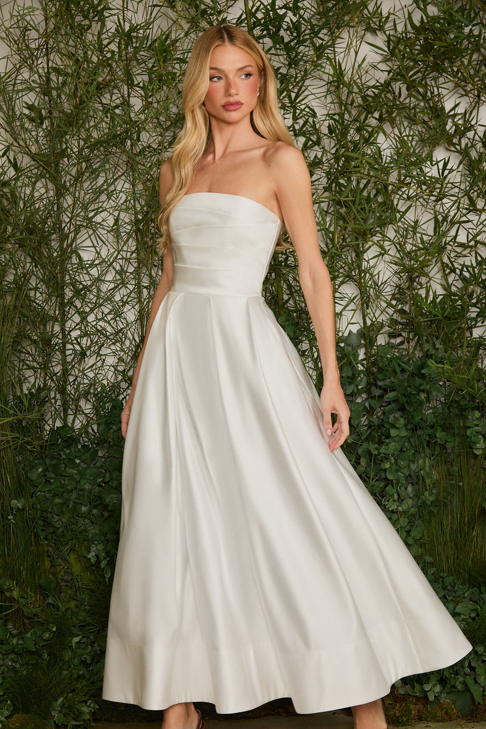 Miniatura: Vestido midi em cetim toque aveludado Lucy off white Fabulous Agilita