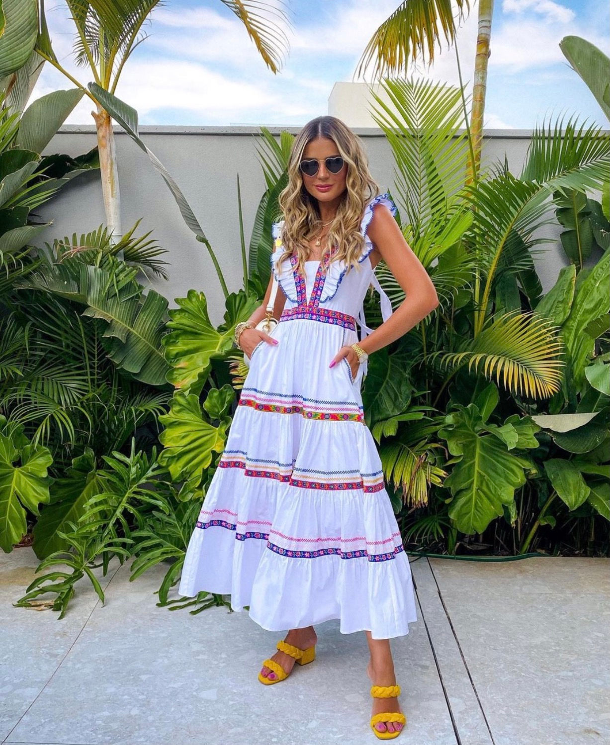 Vestido tiras bordadas Skazi Thassia Naves