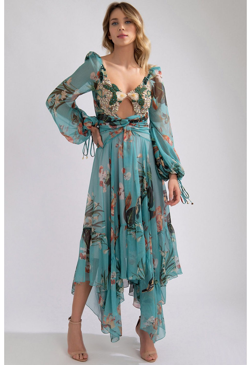 Vestido recortes Carolina Lily azul com bordados PatBo