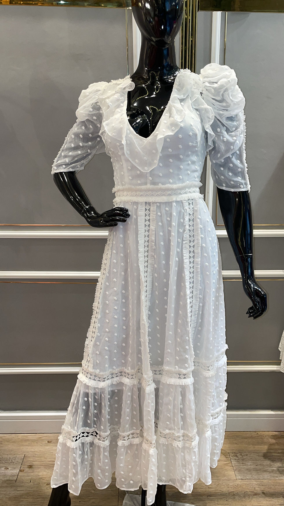 Miniatura: Vestido midi organza bordado poás e franjas off white Skazi 