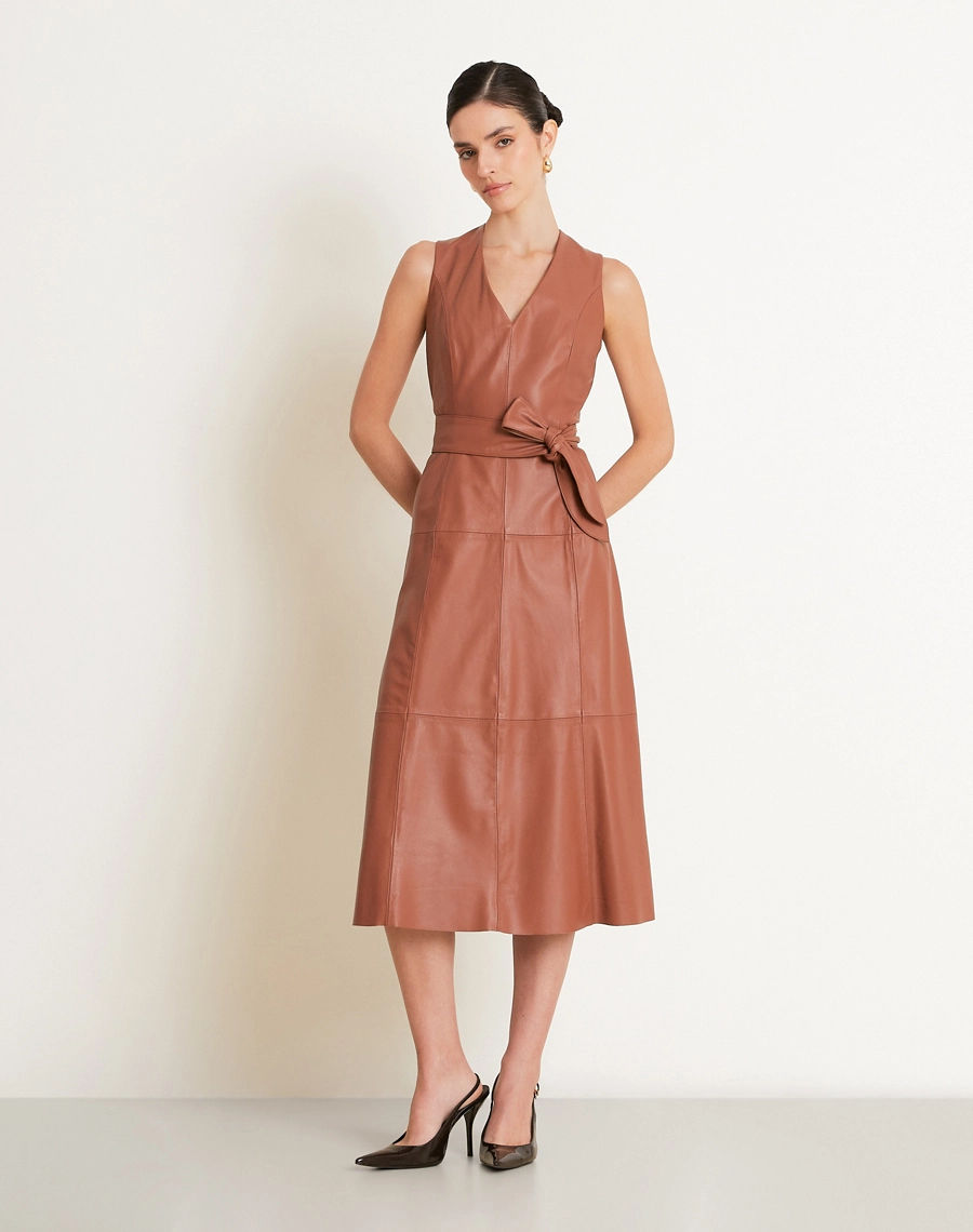 Vestido midi em couro natural Duna marrom caramelo Amissima