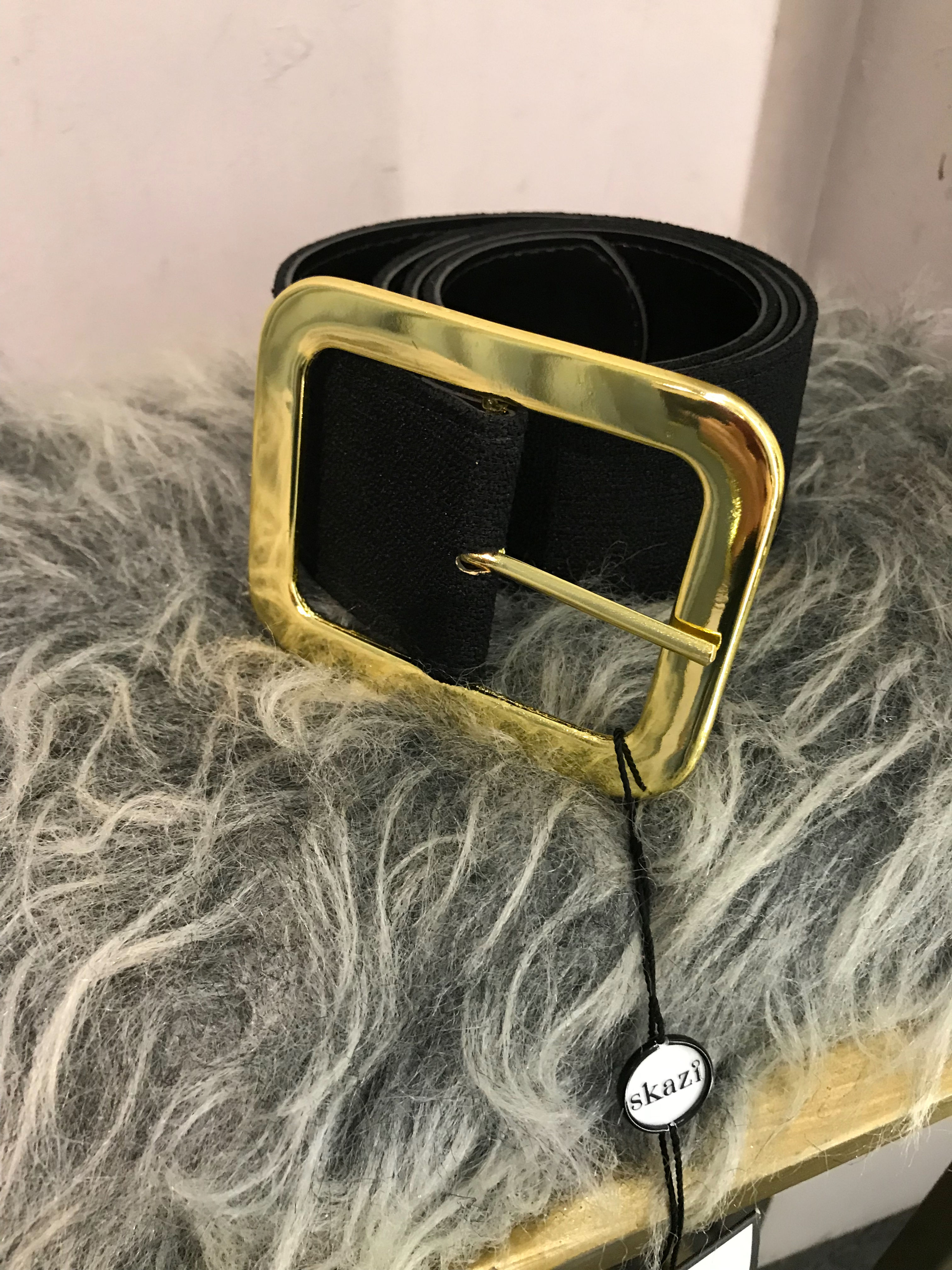Cinto Skazi em linho preto e fivela dourada