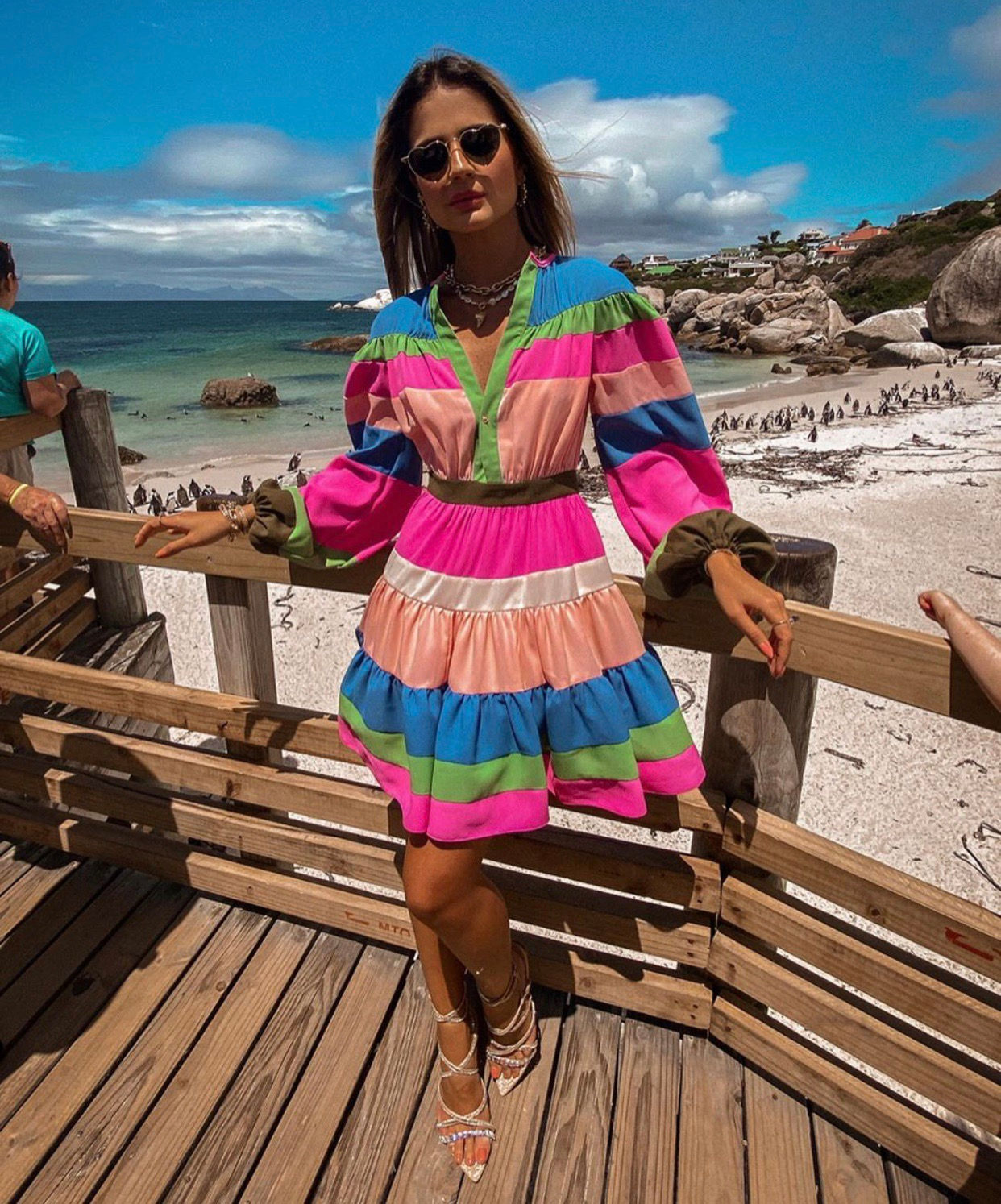 Vestido curto recortes coloridos Skazi Thassia Naves