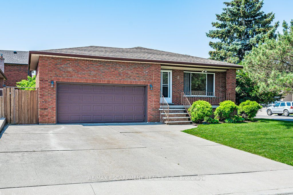 2 TRENHOLME Crescent, Hamilton, sold by Vali Mikho