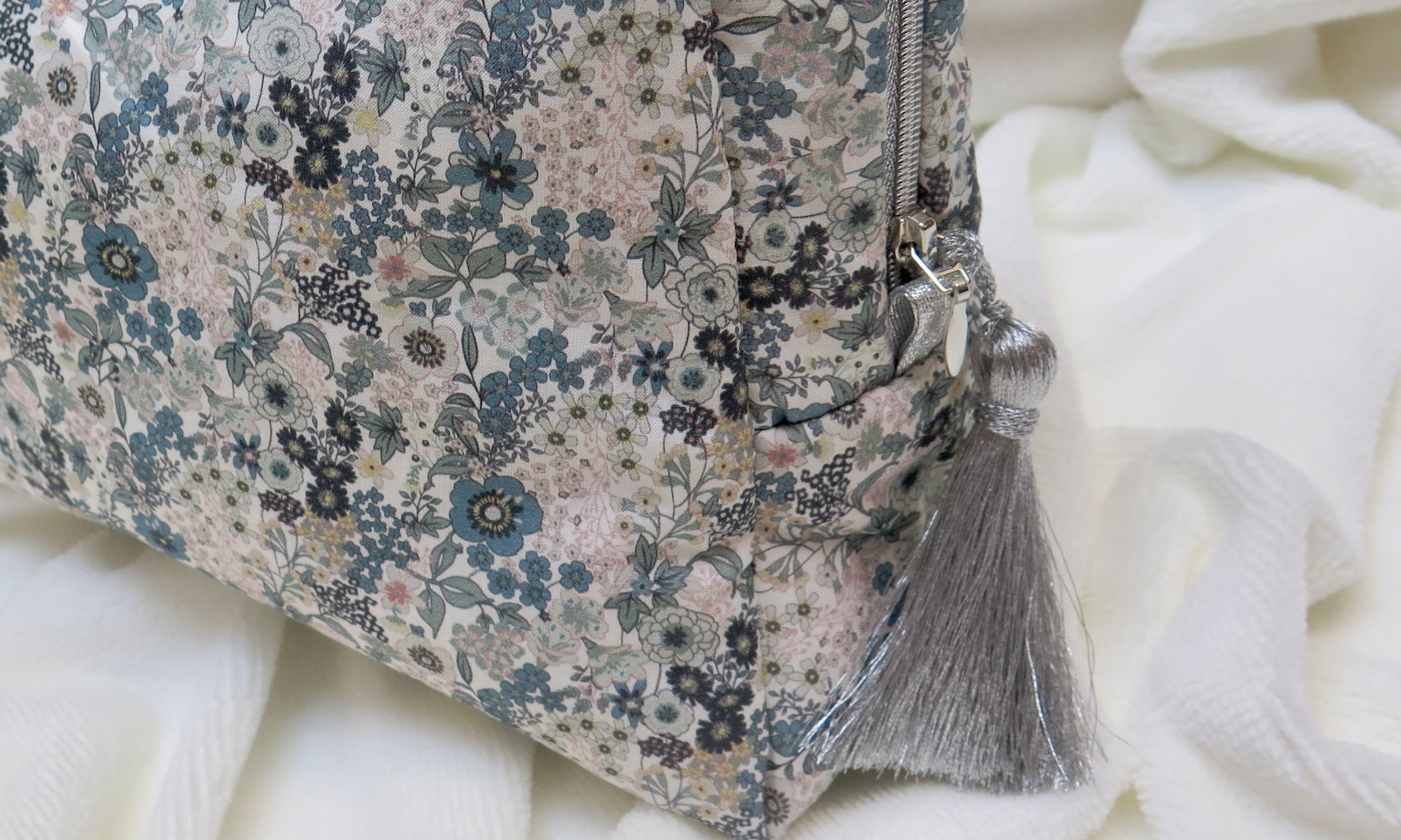 Trousse FLOWER NINA GRIS