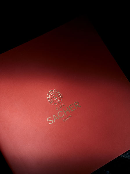 Sacher Logo (Heißfolienprägung)