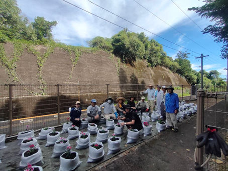 【大草公園と東園駅の美化活動を行いました♪】