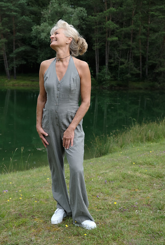 Ich stehe an einem kleinen See