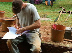 What's the difference between paleontology and archeology?