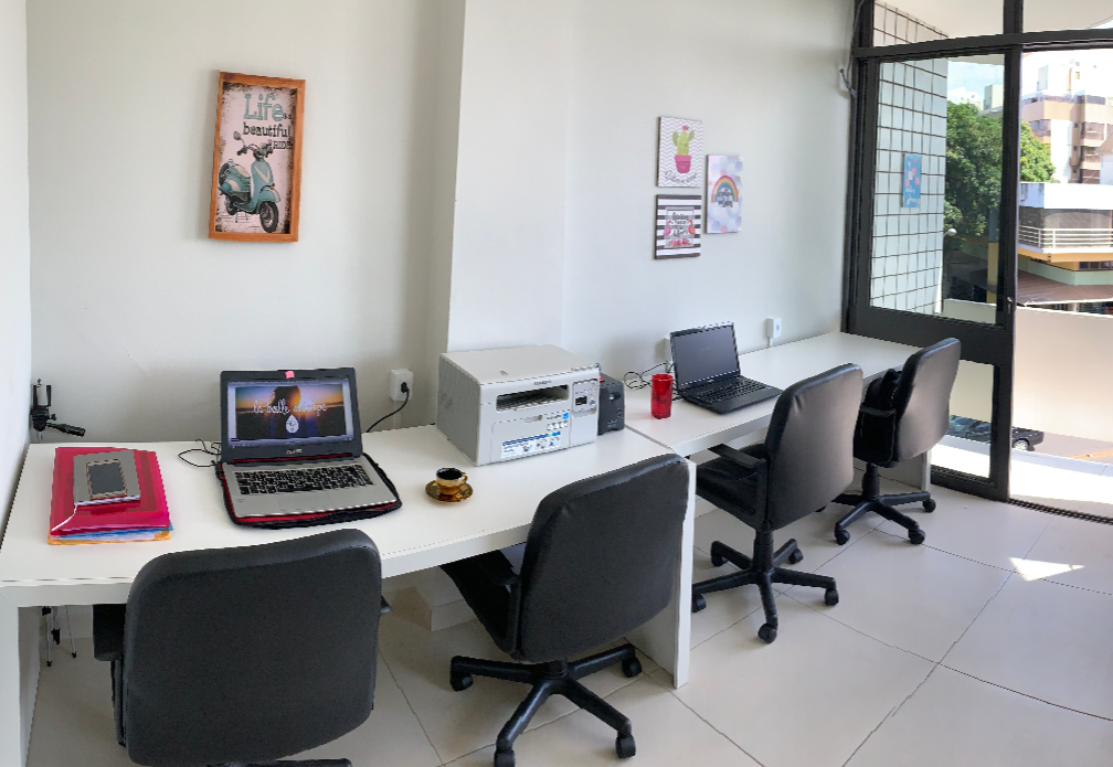 Cabine / mesa de trabalho ou estudos em estação de trabalho