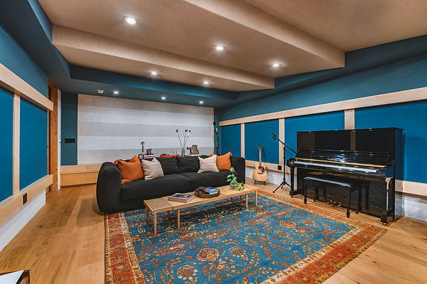 Erik's Studio Design Photo Rear