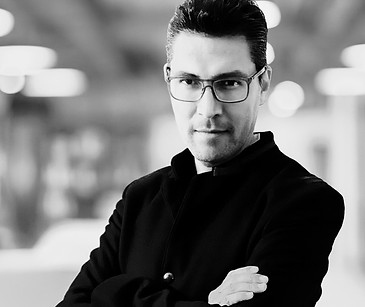 arturo millan perfil_blur_sd.jpg