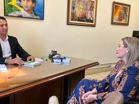 GIVAGO RECEBE A PRESIDENTE DA OAB/SM, NA CÂMARA